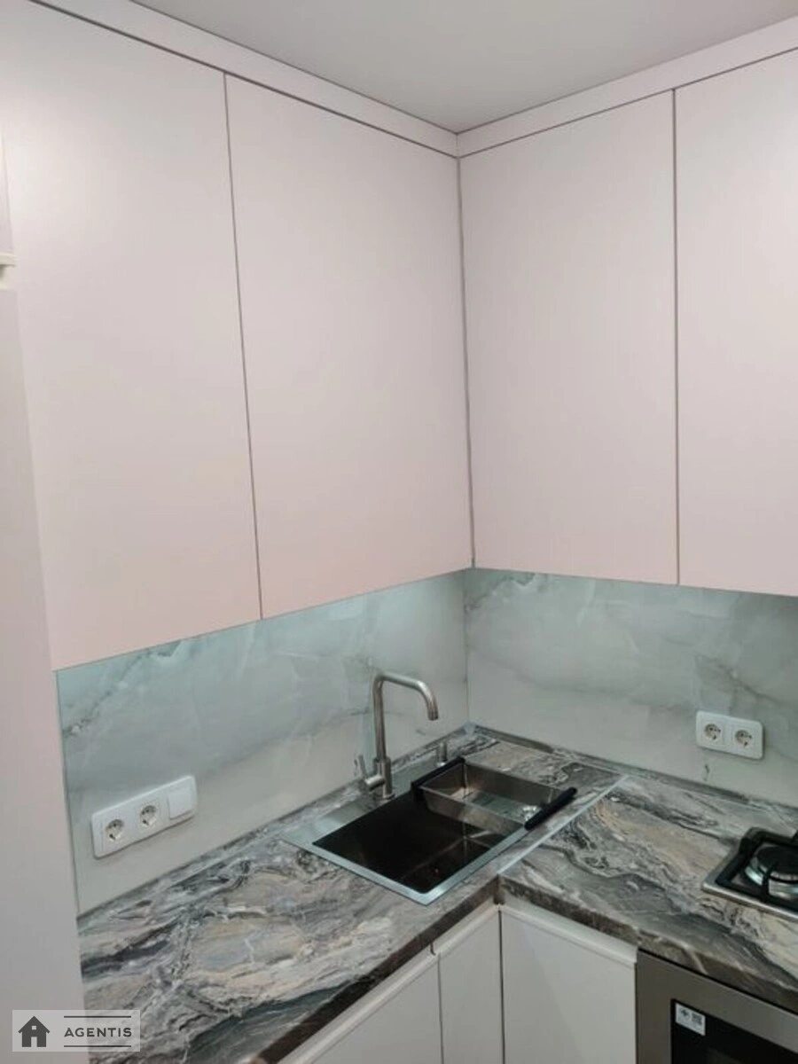 Сдам квартиру 1 комната, 23 m², 2 эт./9 этажей. 26, Лабораторный 26, Киев. 