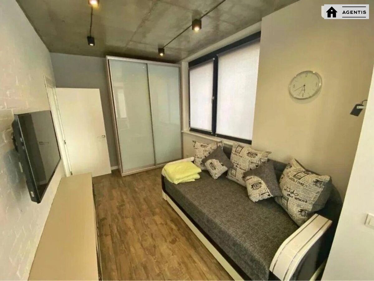 Сдам квартиру 3 комнаты, 70 m², 10 эт./23 этажа. 74, Антоновича вул. (Горького), Киев. 