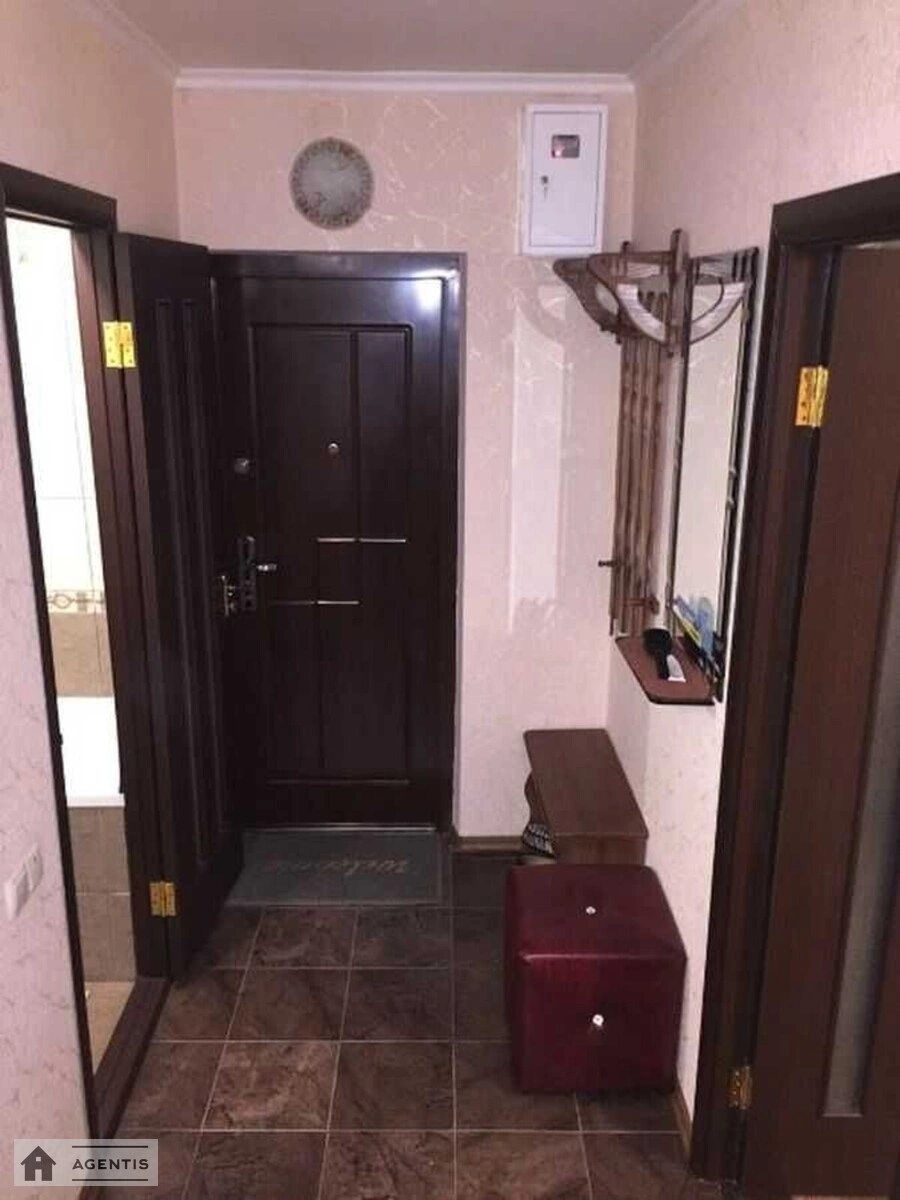 Здам квартиру 1 кімната, 40 m², 4 пов./9 поверхів. 10, Василя Кучера вул., Київ. 