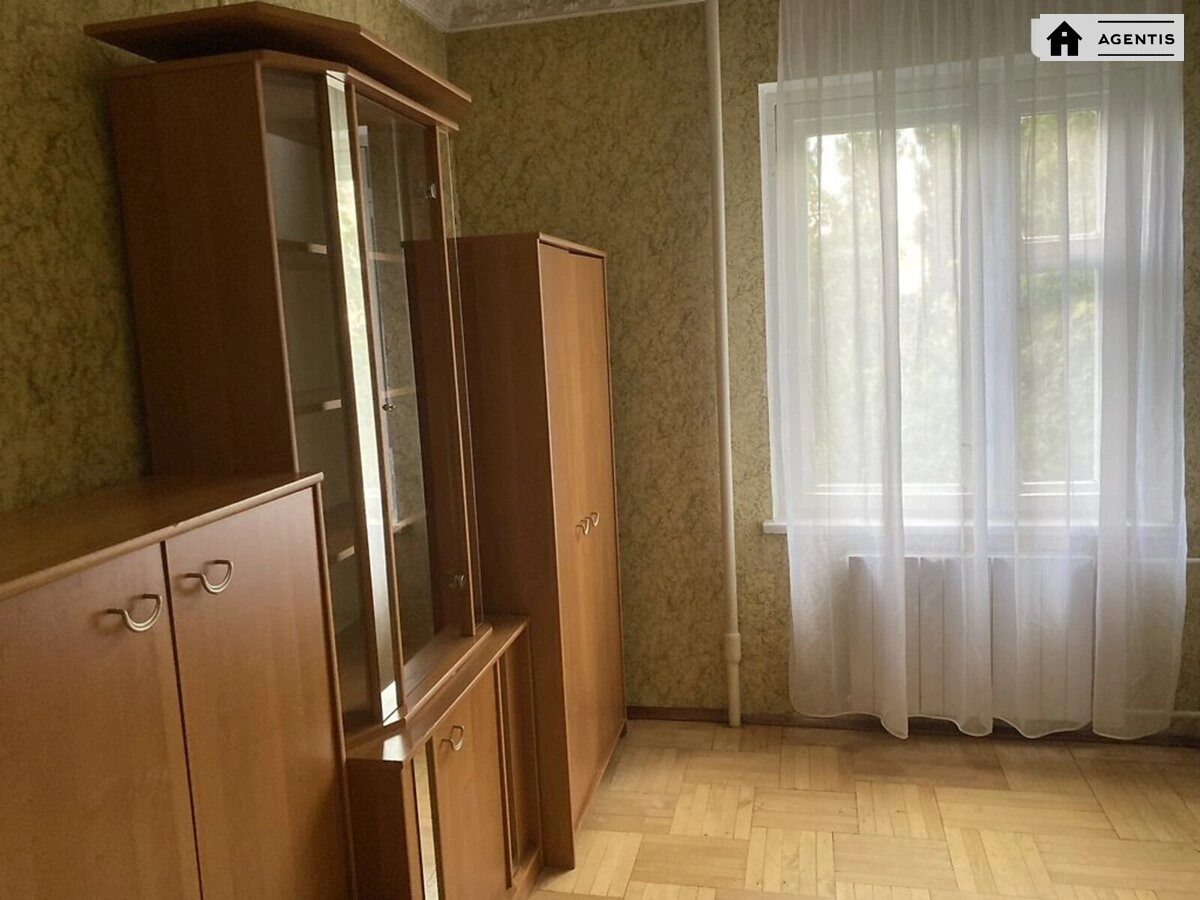 Сдам квартиру 2 комнаты, 60 m², 5 эт./15 этажей. 7, Ревуцкого 7, Киев. 