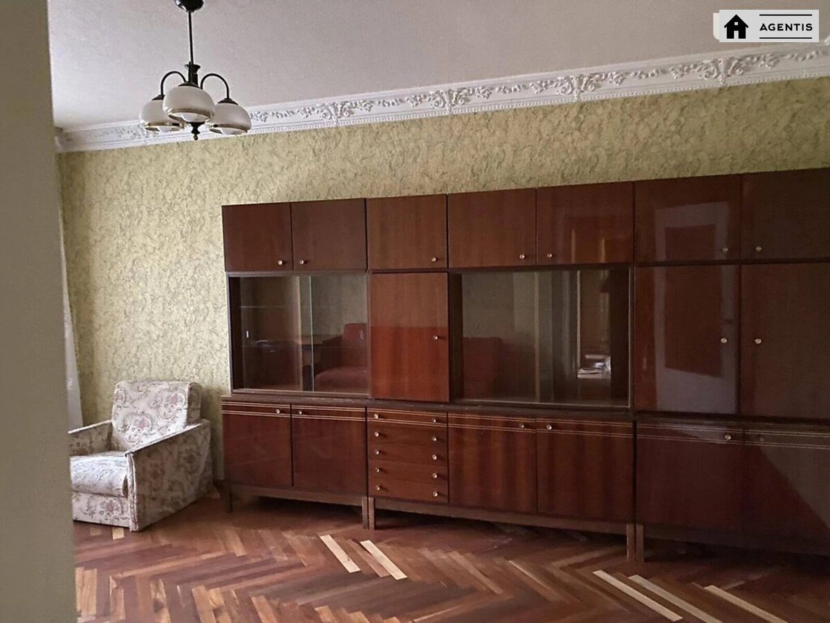 Сдам квартиру 2 комнаты, 60 m², 5 эт./15 этажей. 7, Ревуцкого 7, Киев. 