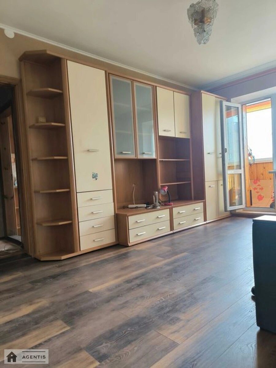 Здам квартиру 1 кімната, 42 m², 8 пов./18 поверхів. Соломії Крушельницької вул., Київ. 