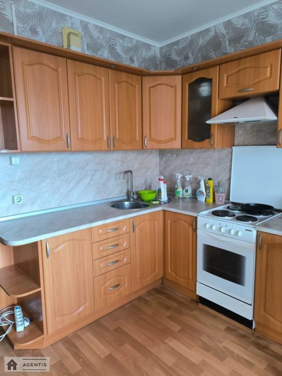 Сдам квартиру 1 комната, 42 m², 8 эт./18 этажей. Соломії Крушельницької вул., Киев. 