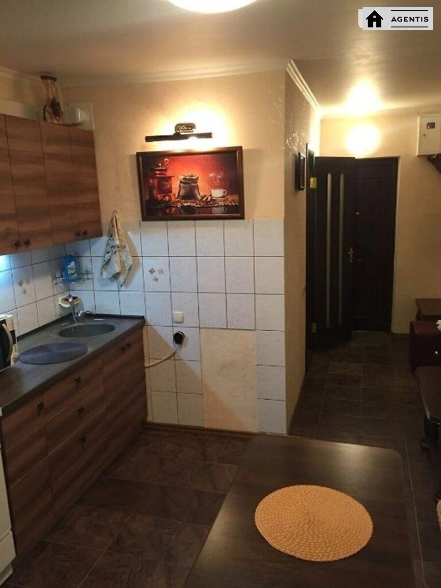 Здам квартиру 1 кімната, 40 m², 4 пов./9 поверхів. 10, Василя Кучера вул., Київ. 