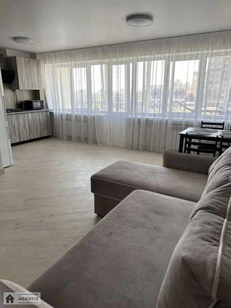 Apartment for rent 1 room, 40 m², 7th fl./10 floors. 7, Petra Pancha vul., Kyiv. 