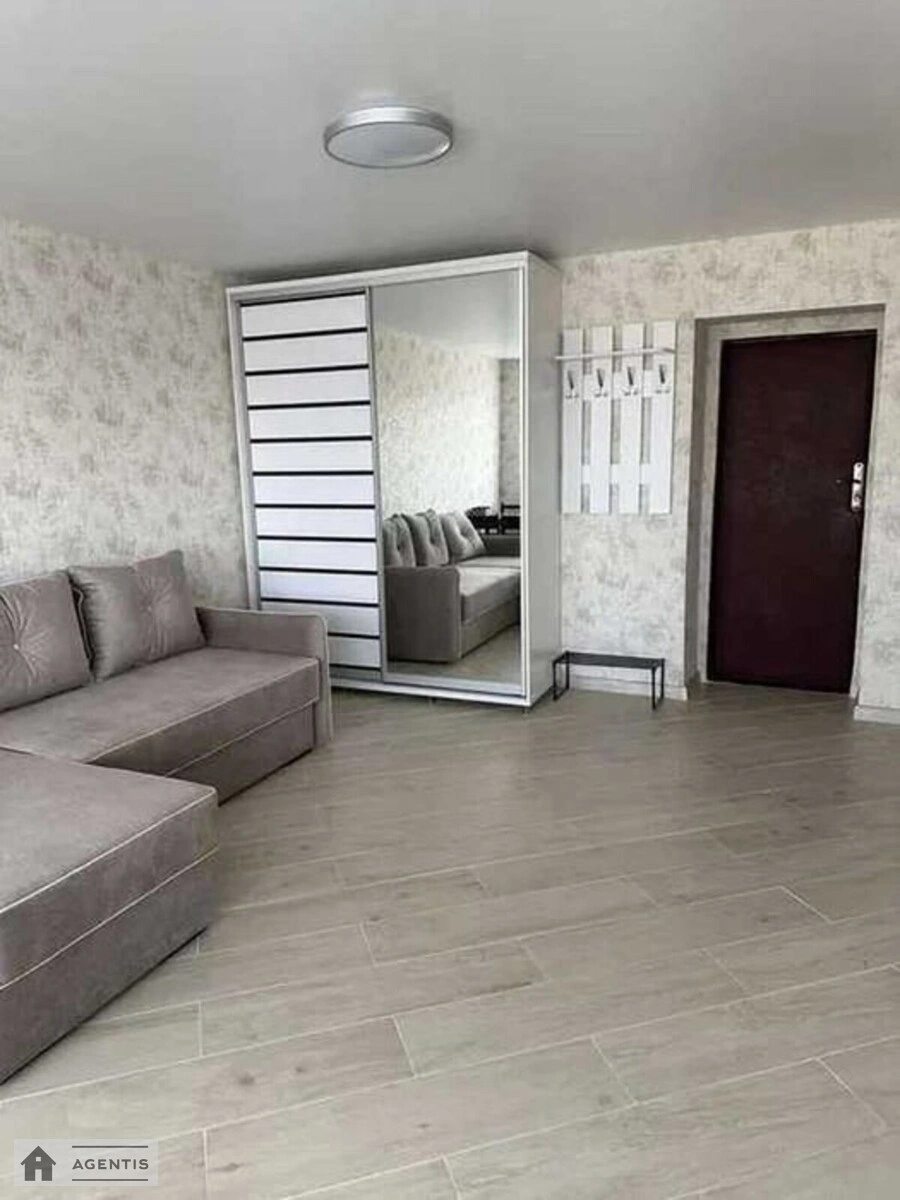 Здам квартиру 1 кімната, 40 m², 7 пов./10 поверхів. 7, Петра Панча вул., Київ. 