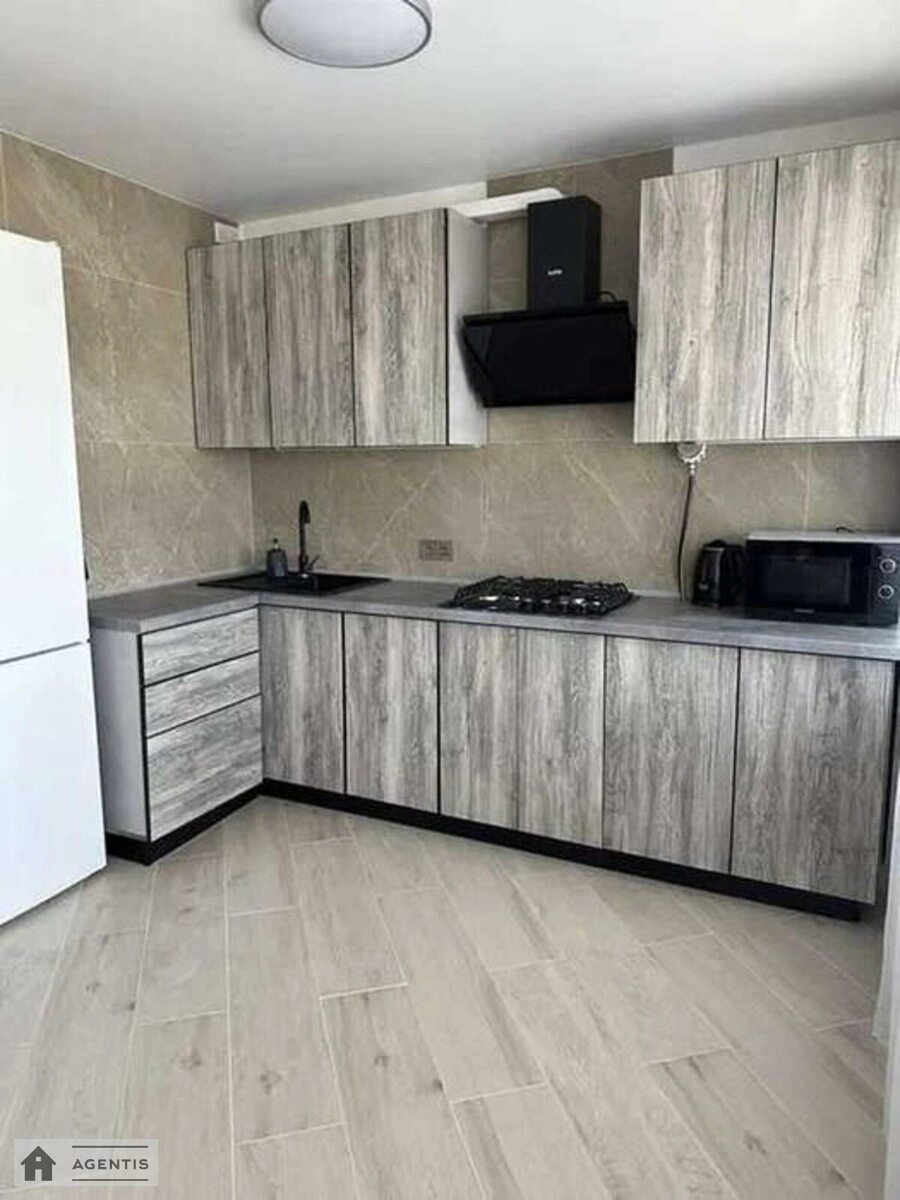 Здам квартиру 1 кімната, 40 m², 7 пов./10 поверхів. 7, Петра Панча вул., Київ. 