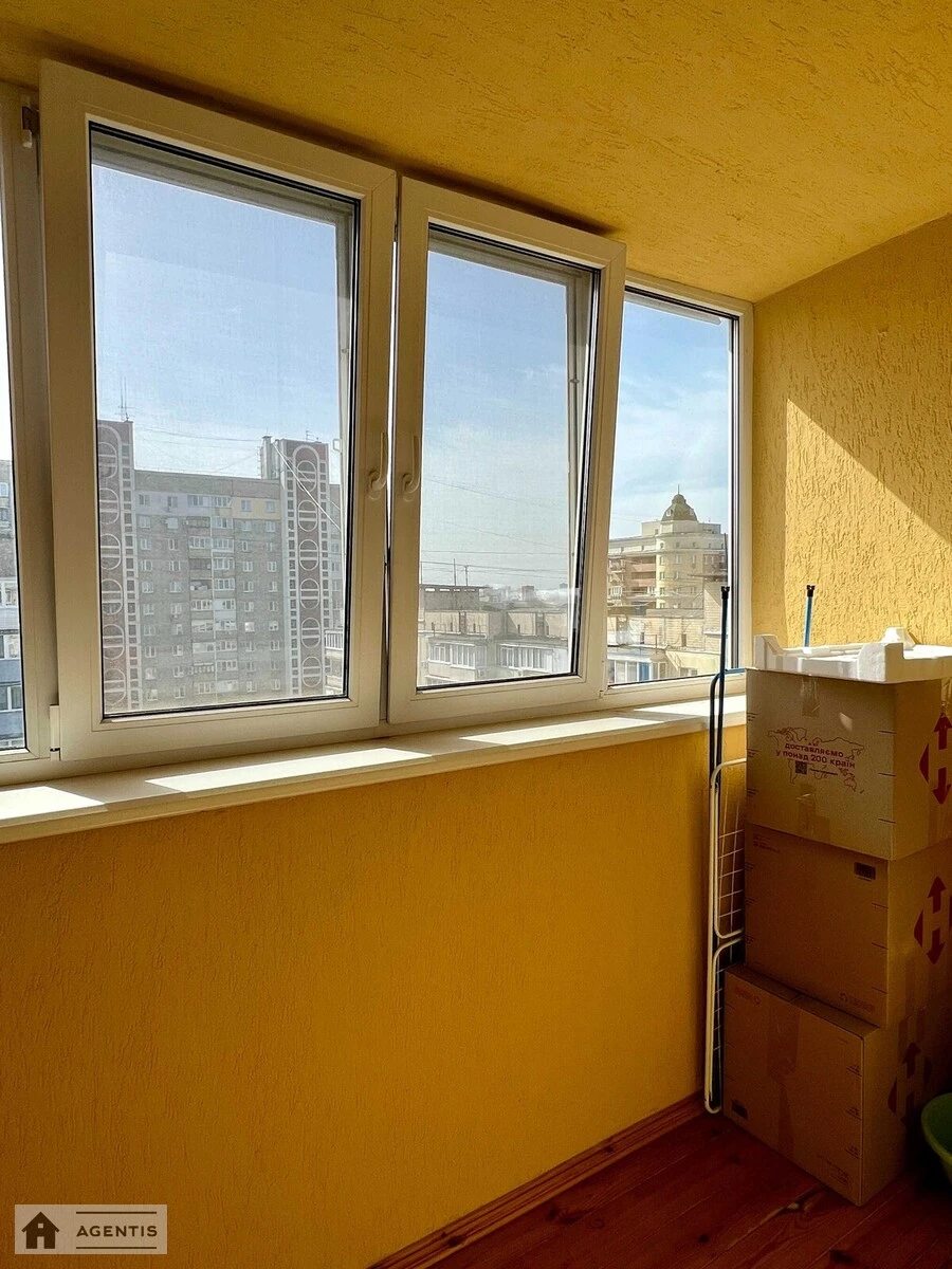 Apartment for rent 3 rooms, 71 m², 12th fl./12 floors. 6, Pechenizka 6, Kyiv. 