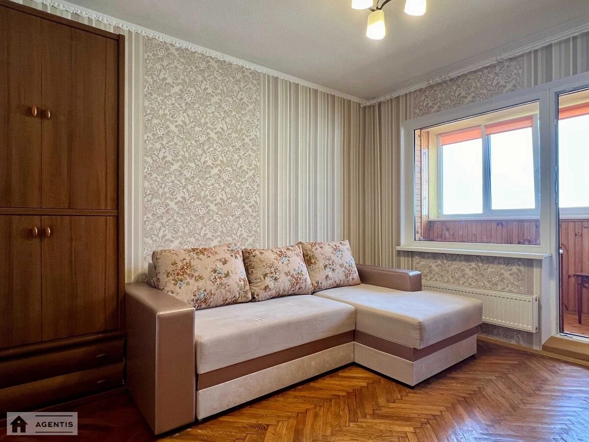 Apartment for rent 3 rooms, 71 m², 12th fl./12 floors. 6, Pechenizka 6, Kyiv. 