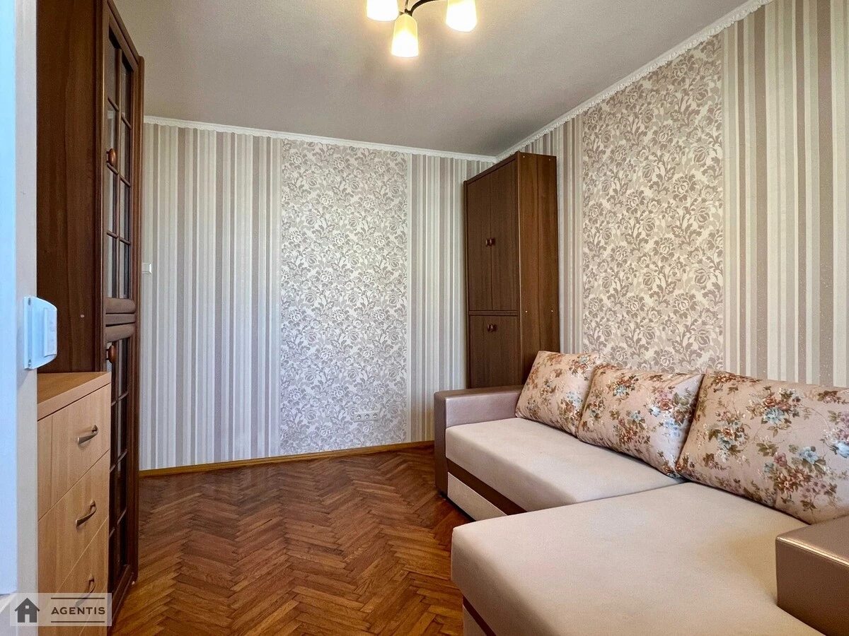 Сдам квартиру 3 комнаты, 71 m², 12 эт./12 этажей. 6, Печенижская 6, Киев. 