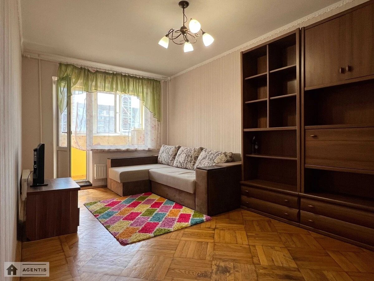 Apartment for rent 3 rooms, 71 m², 12th fl./12 floors. 6, Pechenizka 6, Kyiv. 