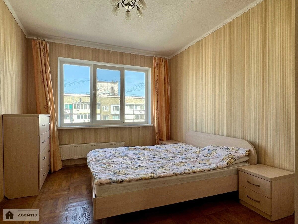 Apartment for rent 3 rooms, 71 m², 12th fl./12 floors. 6, Pechenizka 6, Kyiv. 