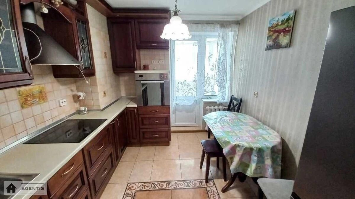 Сдам квартиру 2 комнаты, 61 m², 20 эт./25 этажей. 8, Милославская 8, Киев. 