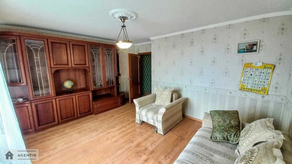 Сдам квартиру 2 комнаты, 61 m², 20 эт./25 этажей. 8, Милославская 8, Киев. 