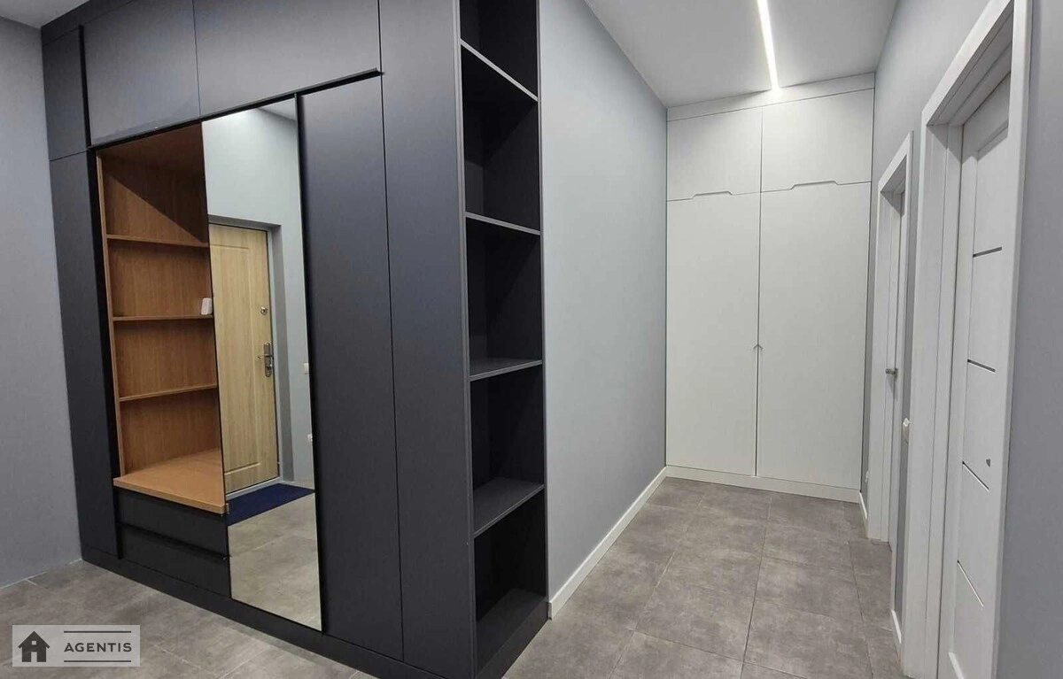 Сдам квартиру 2 комнаты, 70 m², 13 эт./16 этажей. 13, Демиевская 13, Киев. 