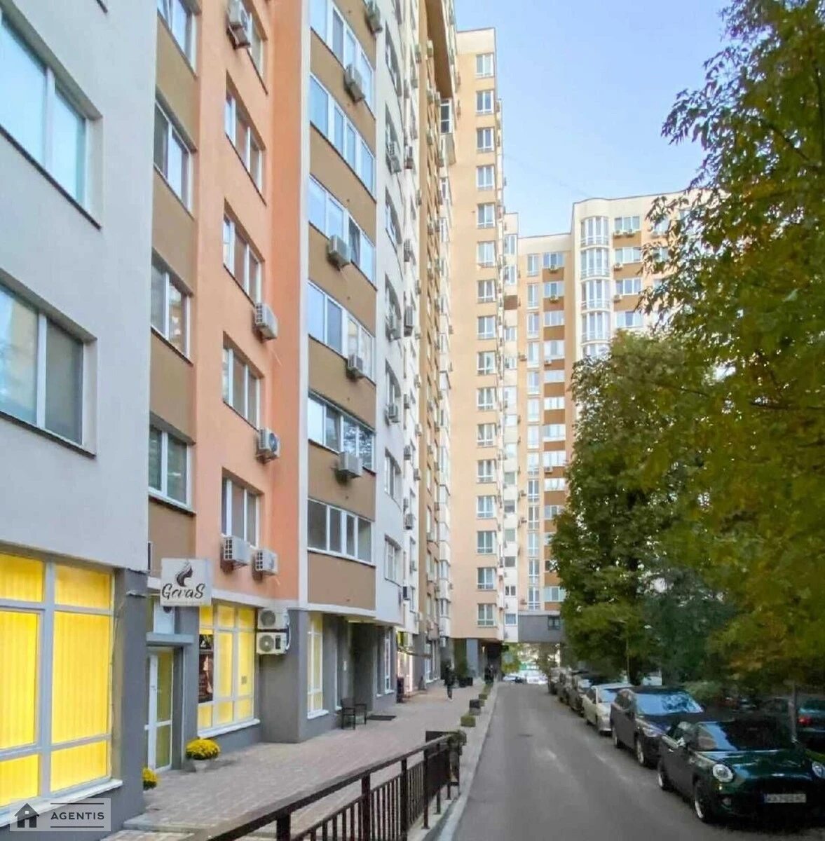 Сдам квартиру 2 комнаты, 70 m², 13 эт./16 этажей. 13, Демиевская 13, Киев. 