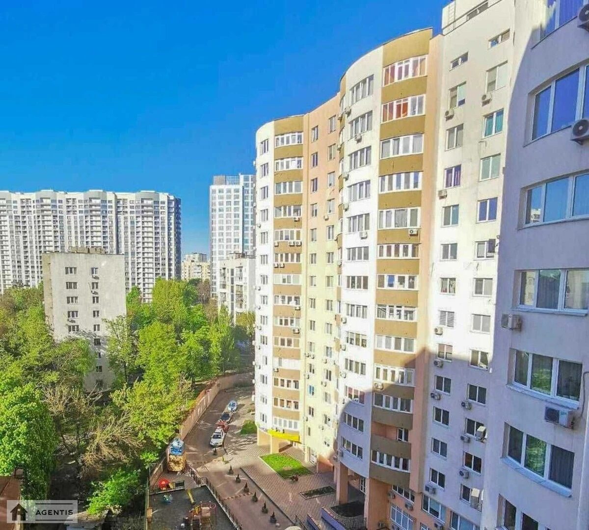 Сдам квартиру 2 комнаты, 70 m², 13 эт./16 этажей. 13, Демиевская 13, Киев. 