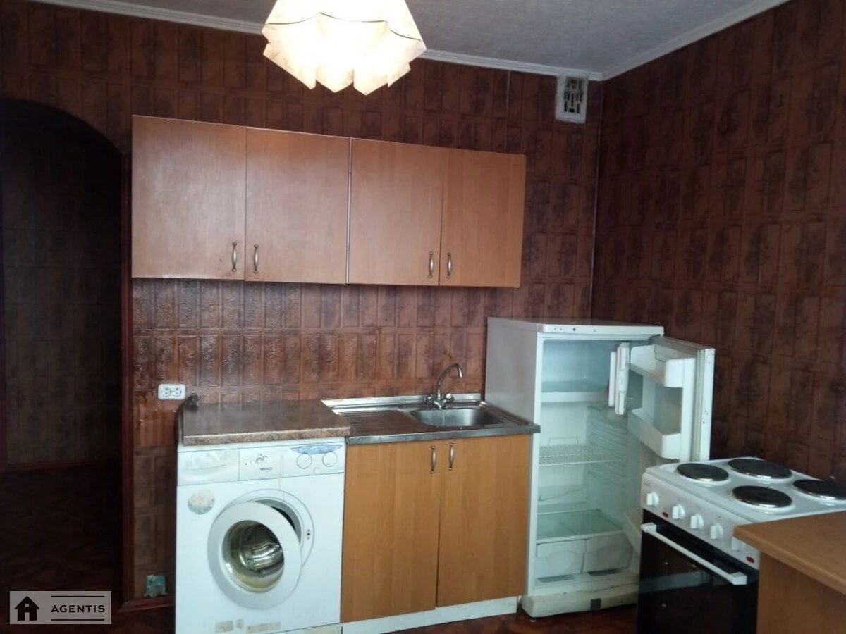 Сдам квартиру 1 комната, 34 m², 6 эт./16 этажей. Радужная, Киев. 