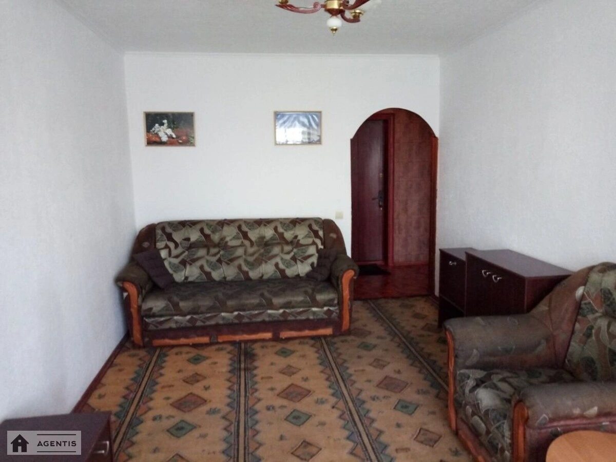 Сдам квартиру 1 комната, 34 m², 6 эт./16 этажей. Радужная, Киев. 