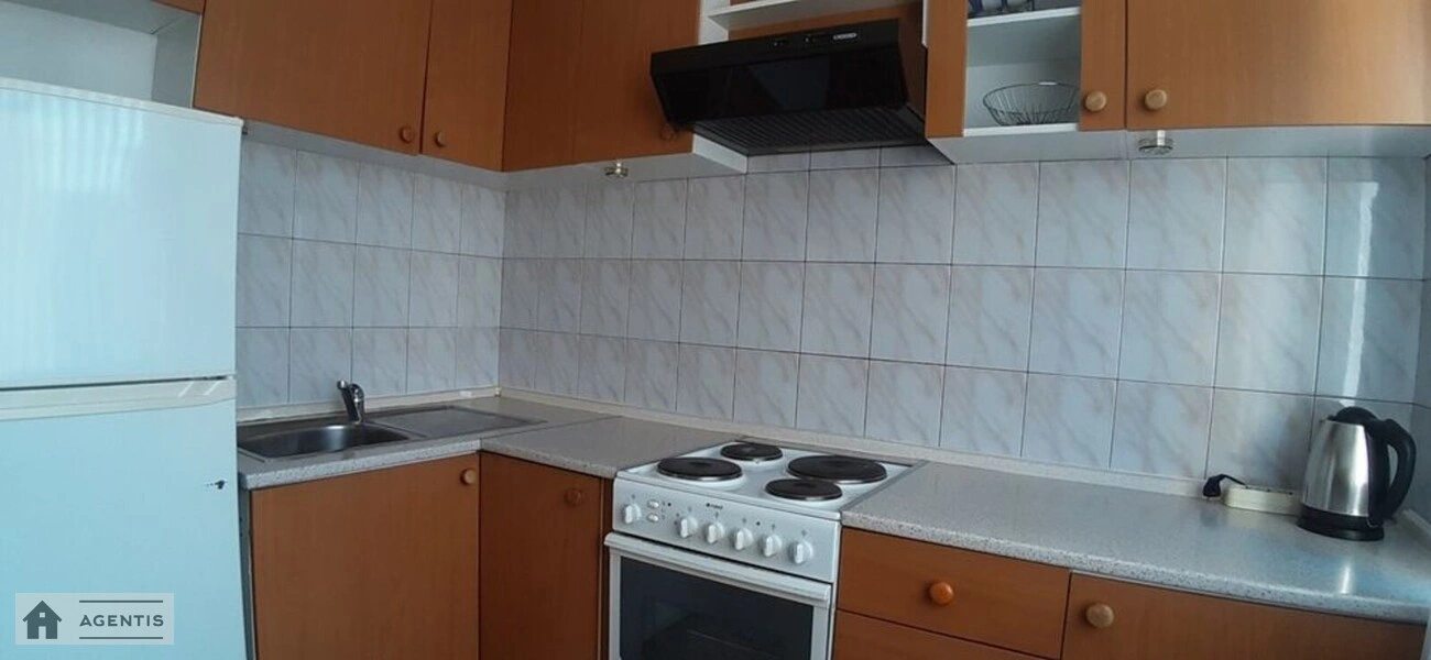 Сдам квартиру 2 комнаты, 55 m², 12 эт./16 этажей. 66, Червоної Калини просп. (Володимира Маяковського), Киев. 