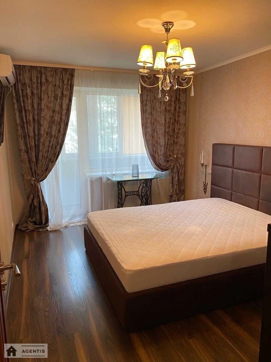 Сдам квартиру 3 комнаты, 64 m², 7 эт./10 этажей. 9, Василя Стуса вул., Киев. 