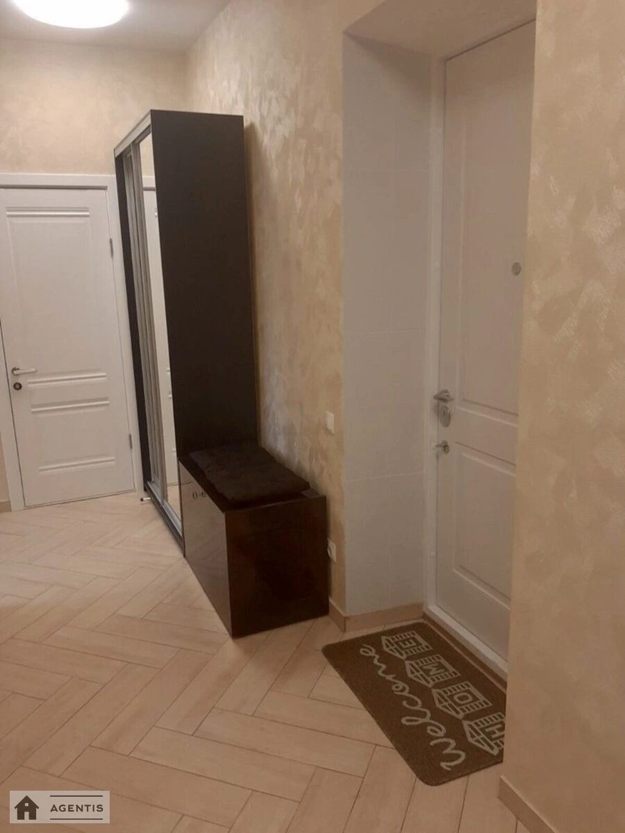 Здам квартиру 2 кімнати, 53 m², 3 пов./4 поверхи. 27, Євгена Коновальця вул. (Щорса), Київ. 