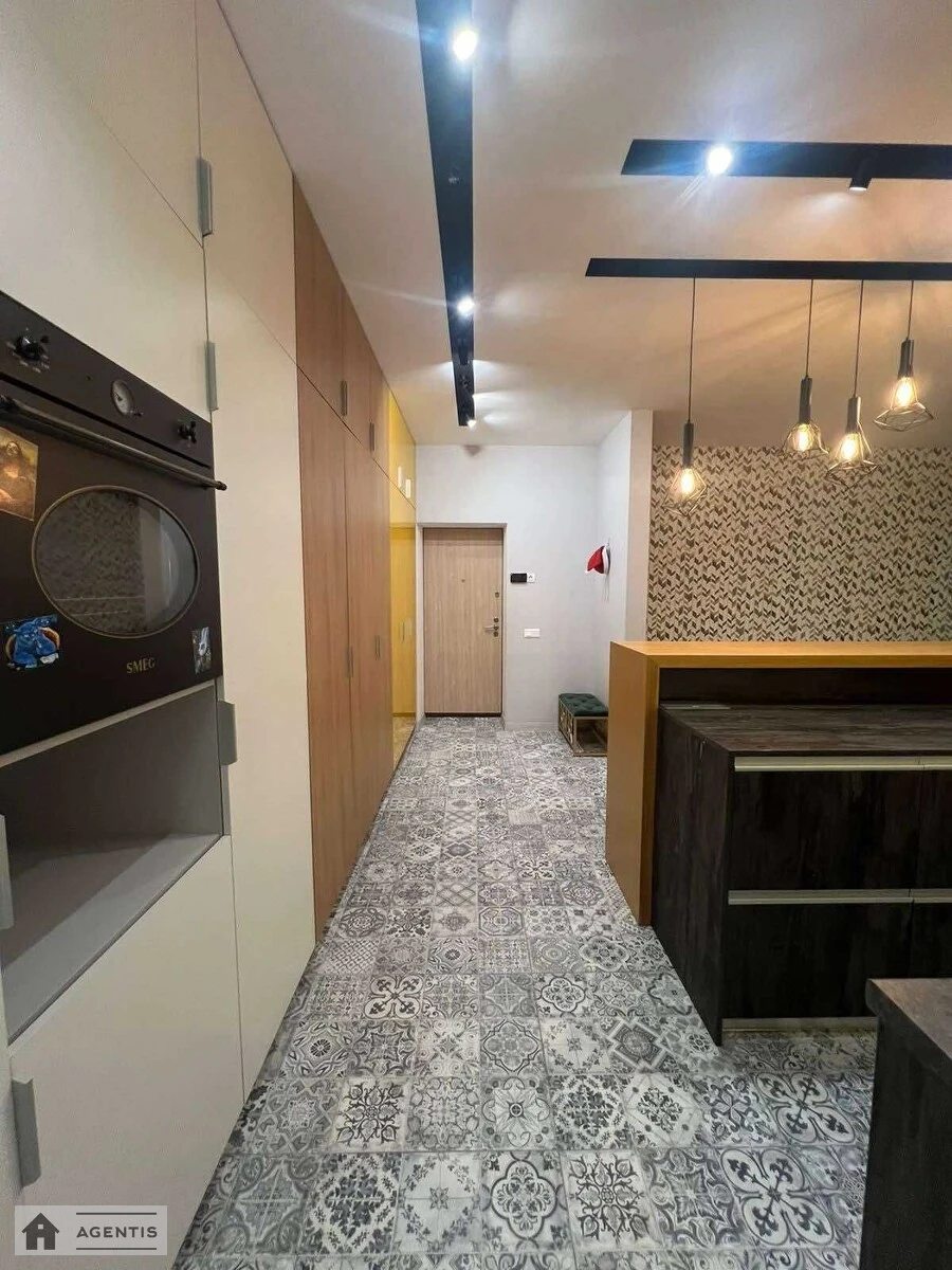 Сдам квартиру 3 комнаты, 130 m², 2 эт./8 этажей. 6, Володимира Івасюка просп. (Героїв Сталінграда), Киев. 