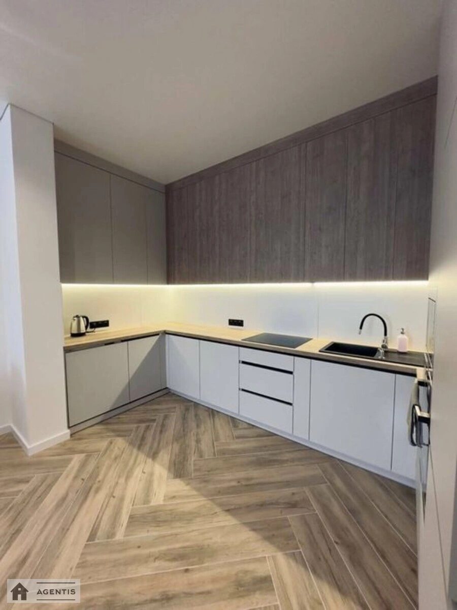 Сдам квартиру 1 комната, 52 m², 5 эт./17 этажей. Академіка Вернадського бульв., Киев. 