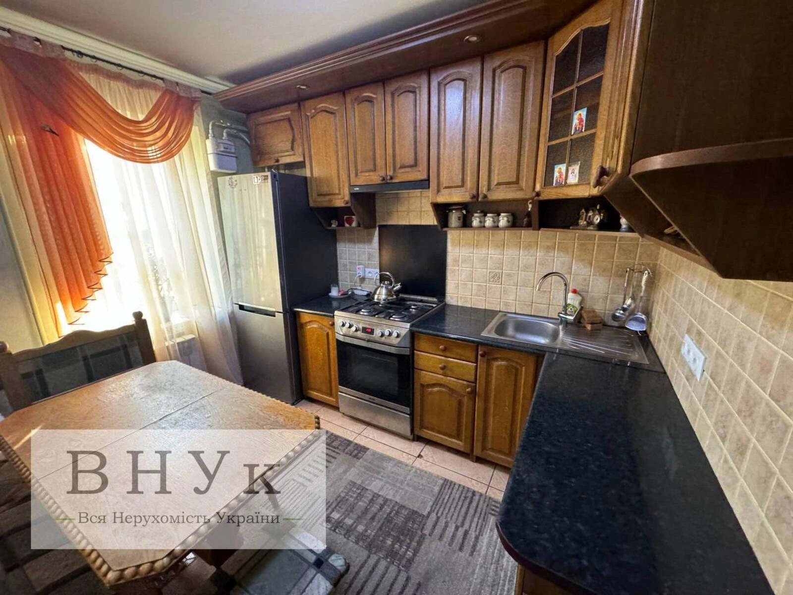 Apartments for sale 2 rooms, 55 m², 4th fl./9 floors. Stadnykovoyi S. vul., Ternopil. 