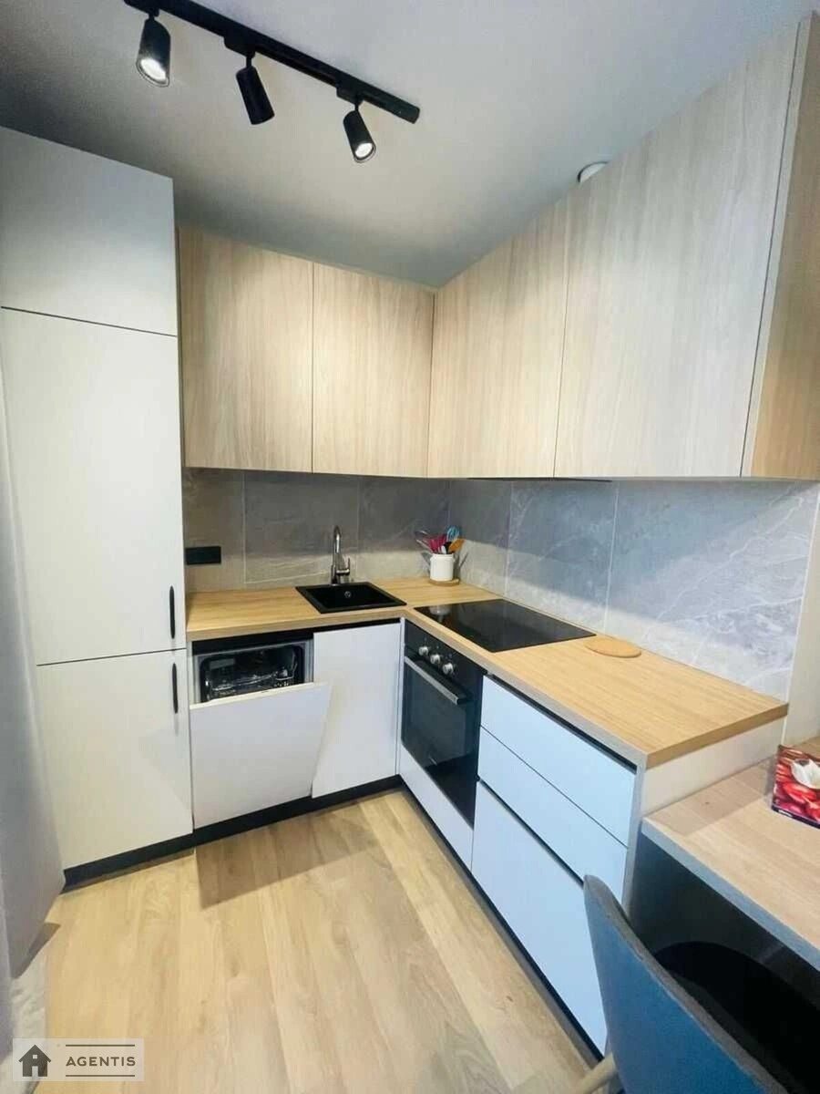 Сдам квартиру 2 комнаты, 58 m², 3 эт./23 этажа. 13, Демиевская 13, Киев. 