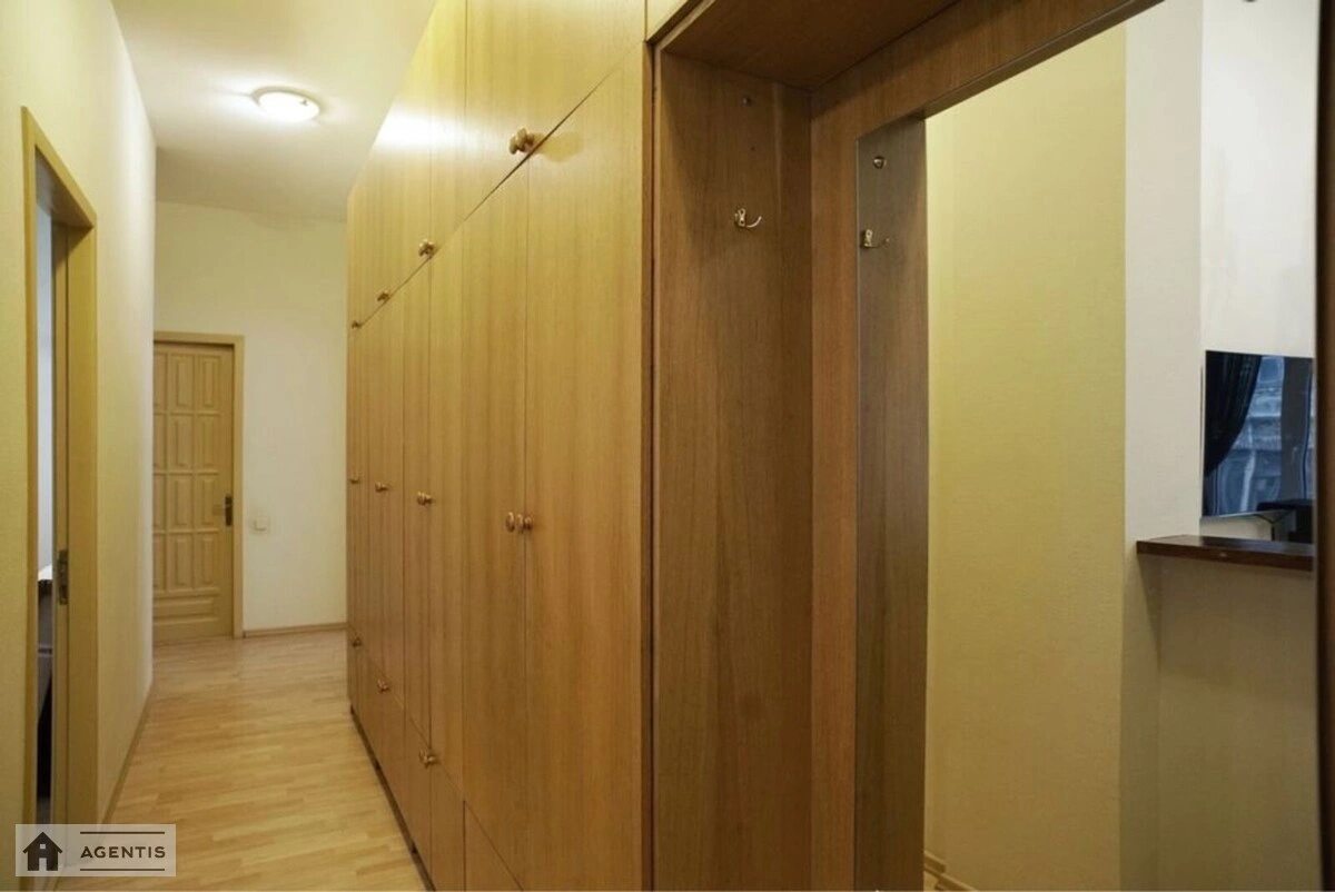 Apartment for rent 3 rooms, 90 m², 1st fl./4 floors. 31, Velika Zhytomirska 31, Kyiv. 