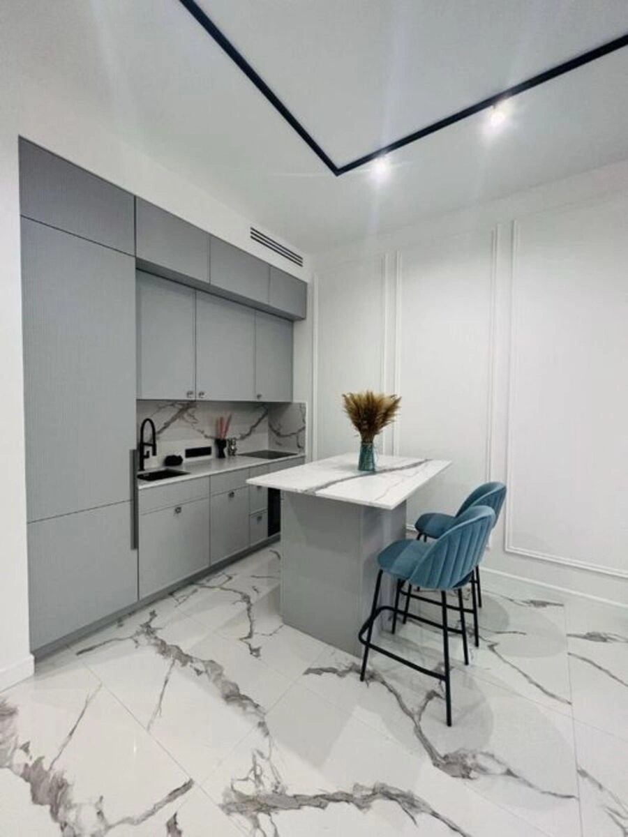 Сдам квартиру 2 комнаты, 54 m², 3 эт./9 этажей. Героев Днепра, Киев. 