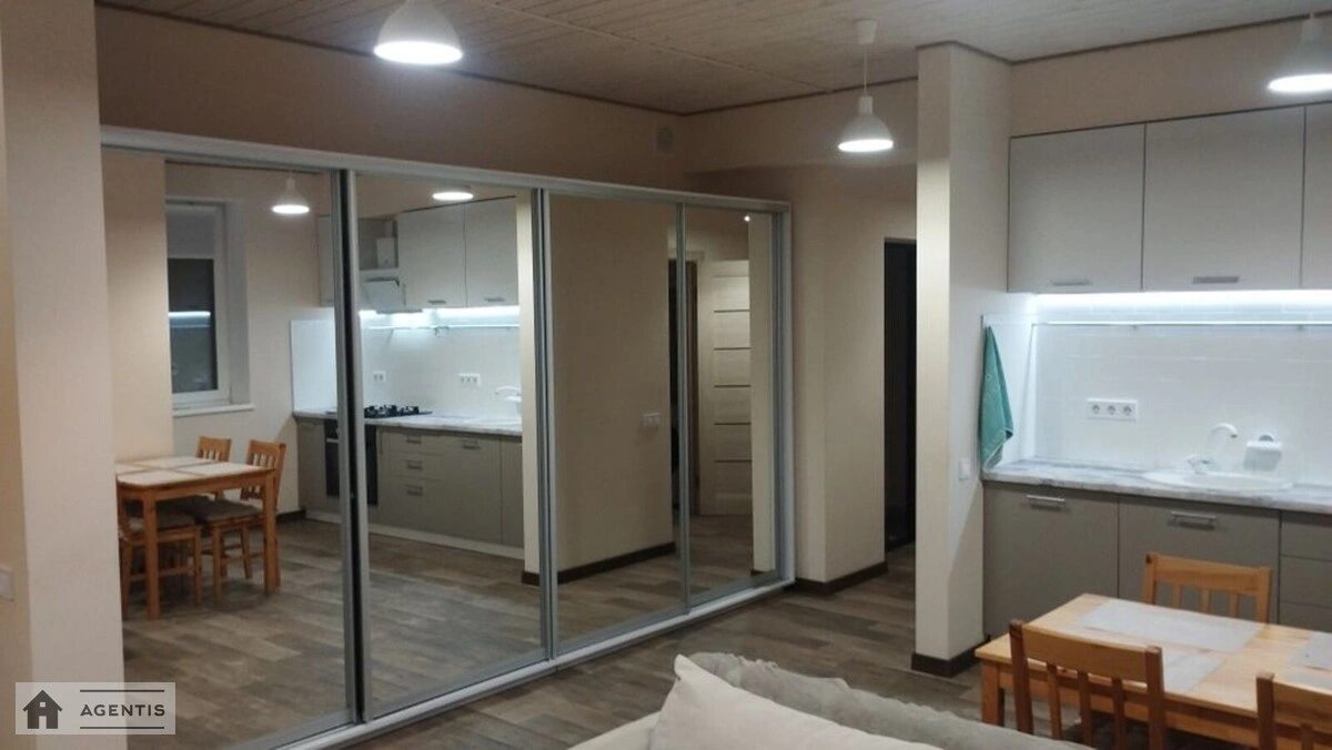 Здам квартиру 1 кімната, 46 m², 1 пов./2 поверхи. Центральна вул., Київ. 