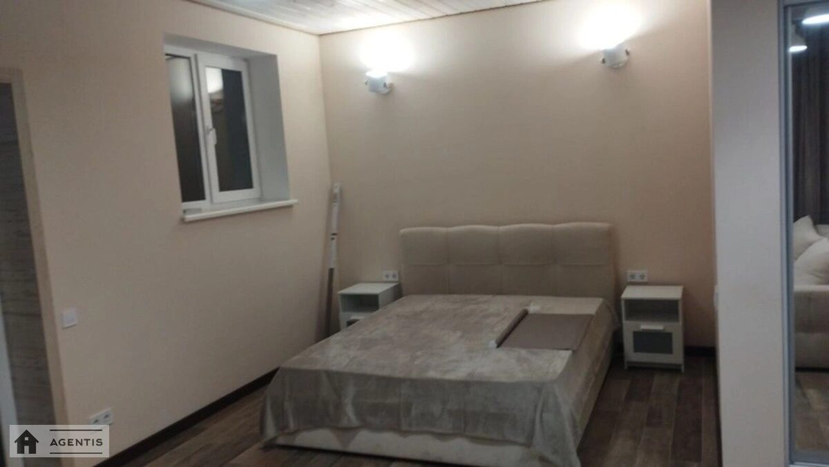 Apartment for rent 1 room, 46 m², 1st fl./2 floors. Tsentralna vul., Kyiv. 