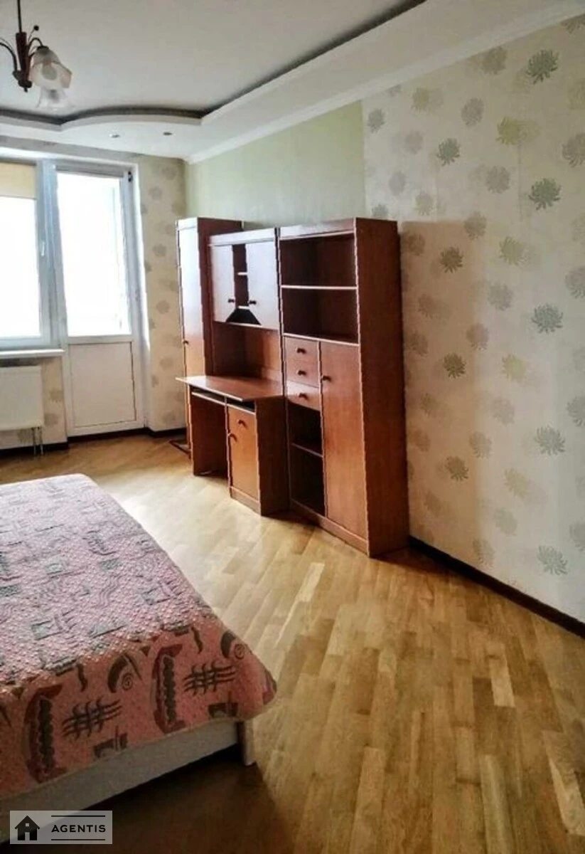 Сдам квартиру 2 комнаты, 84 m², 17 эт./17 этажей. Голосеевский, Киев. 