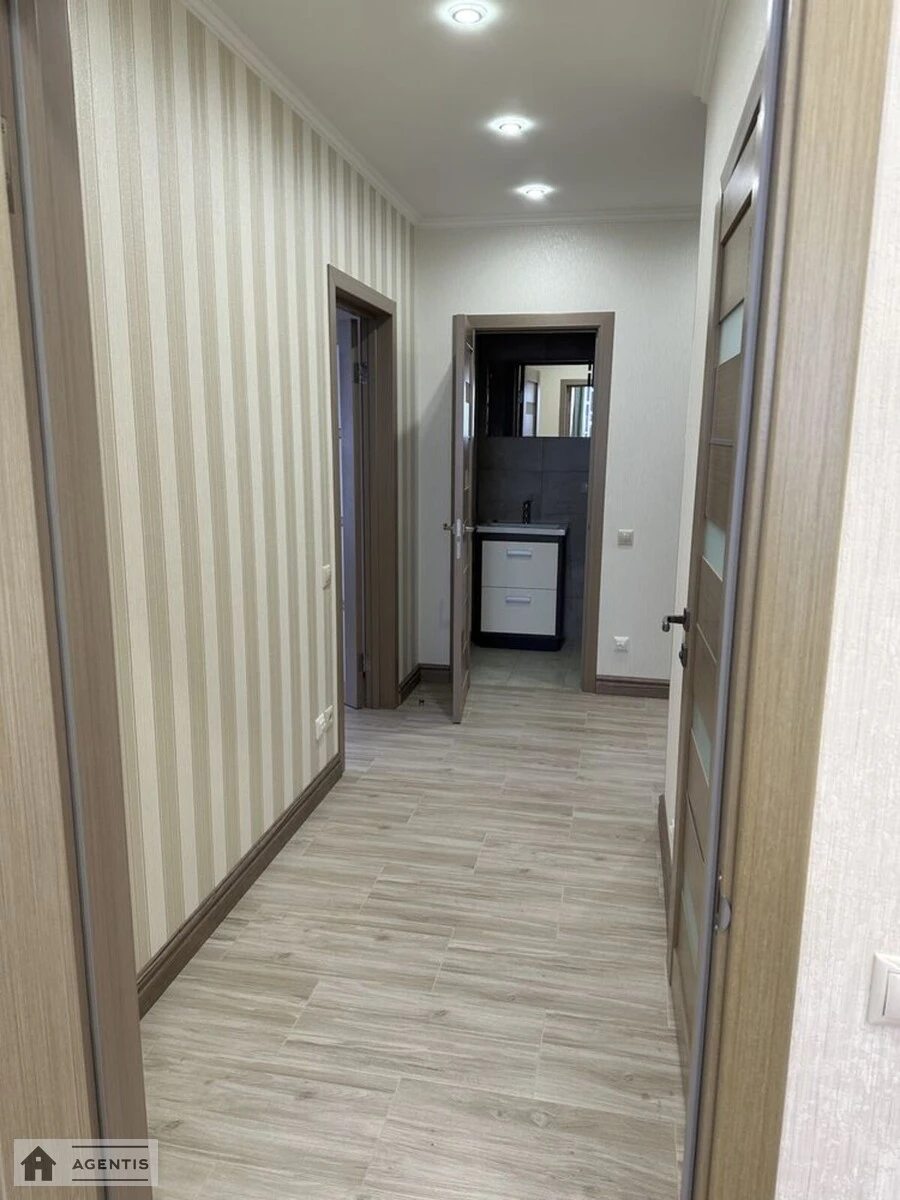 Сдам квартиру 2 комнаты, 65 m², 10 эт./13 этажей. 30, Златоустовская 30, Киев. 