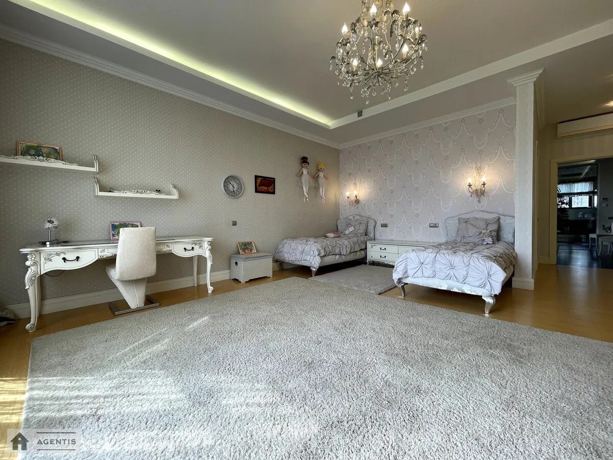 Apartment for rent 3 rooms, 256 m², 2nd fl./5 floors. 13, Dmytra Hodzenka vul. Hlazunova, Kyiv. 