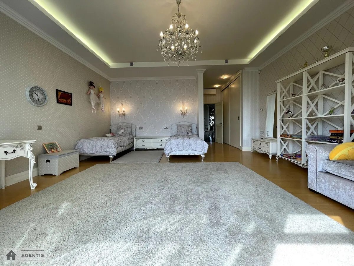 Apartment for rent 3 rooms, 256 m², 2nd fl./5 floors. 13, Dmytra Hodzenka vul. Hlazunova, Kyiv. 