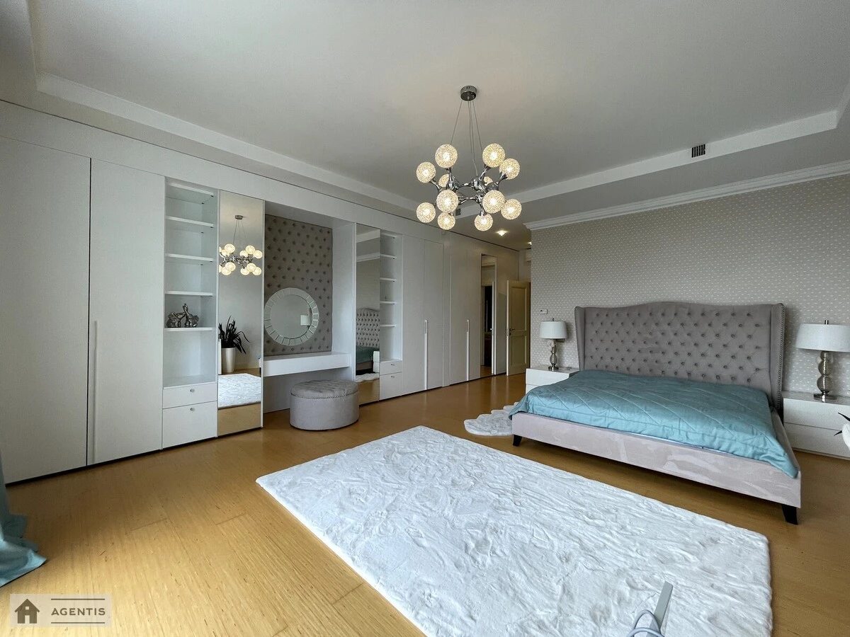 Apartment for rent 3 rooms, 256 m², 2nd fl./5 floors. 13, Dmytra Hodzenka vul. Hlazunova, Kyiv. 