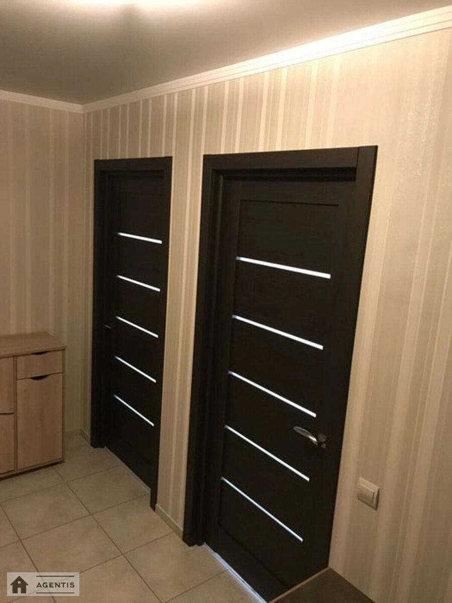 Сдам квартиру 1 комната, 49 m², 19 эт./25 этажей. 15, Соломії Крушельницької вул., Киев. 