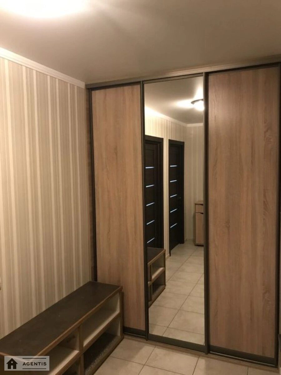 Сдам квартиру 1 комната, 49 m², 19 эт./25 этажей. 15, Соломії Крушельницької вул., Киев. 