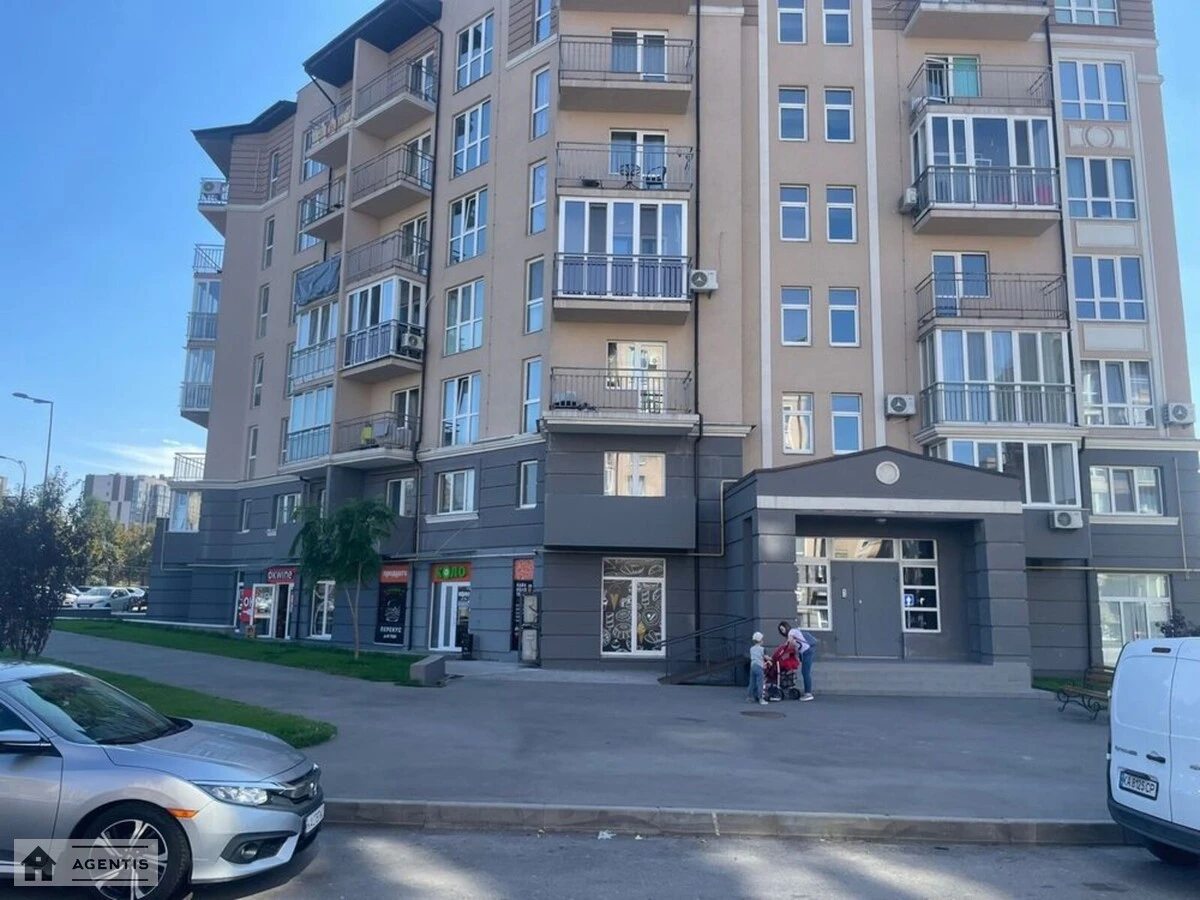 Здам квартиру 3 кімнати, 94 m², 5 пов./6 поверхів. Метрологічна, Київ. 