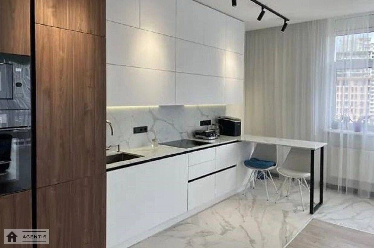 Сдам квартиру 3 комнаты, 95 m², 9 эт./18 этажей. 2, Академіка Філатова вул., Киев. 