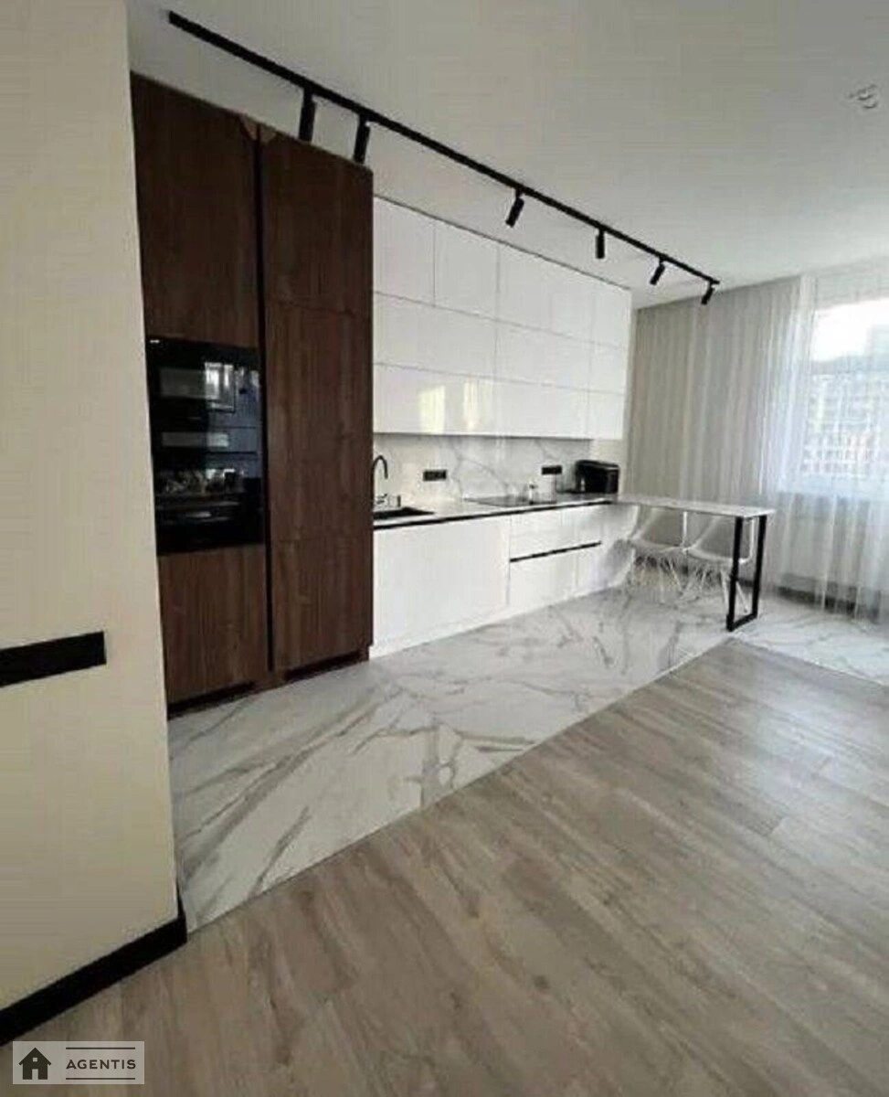 Сдам квартиру 3 комнаты, 95 m², 9 эт./18 этажей. 2, Академіка Філатова вул., Киев. 