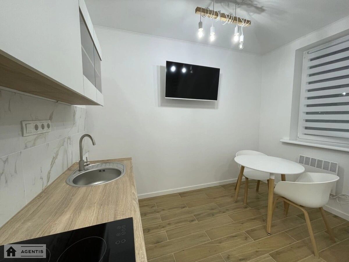 Сдам квартиру 1 комната, 23 m², 1 эт./4 этажа. Практична вул., Киев. 