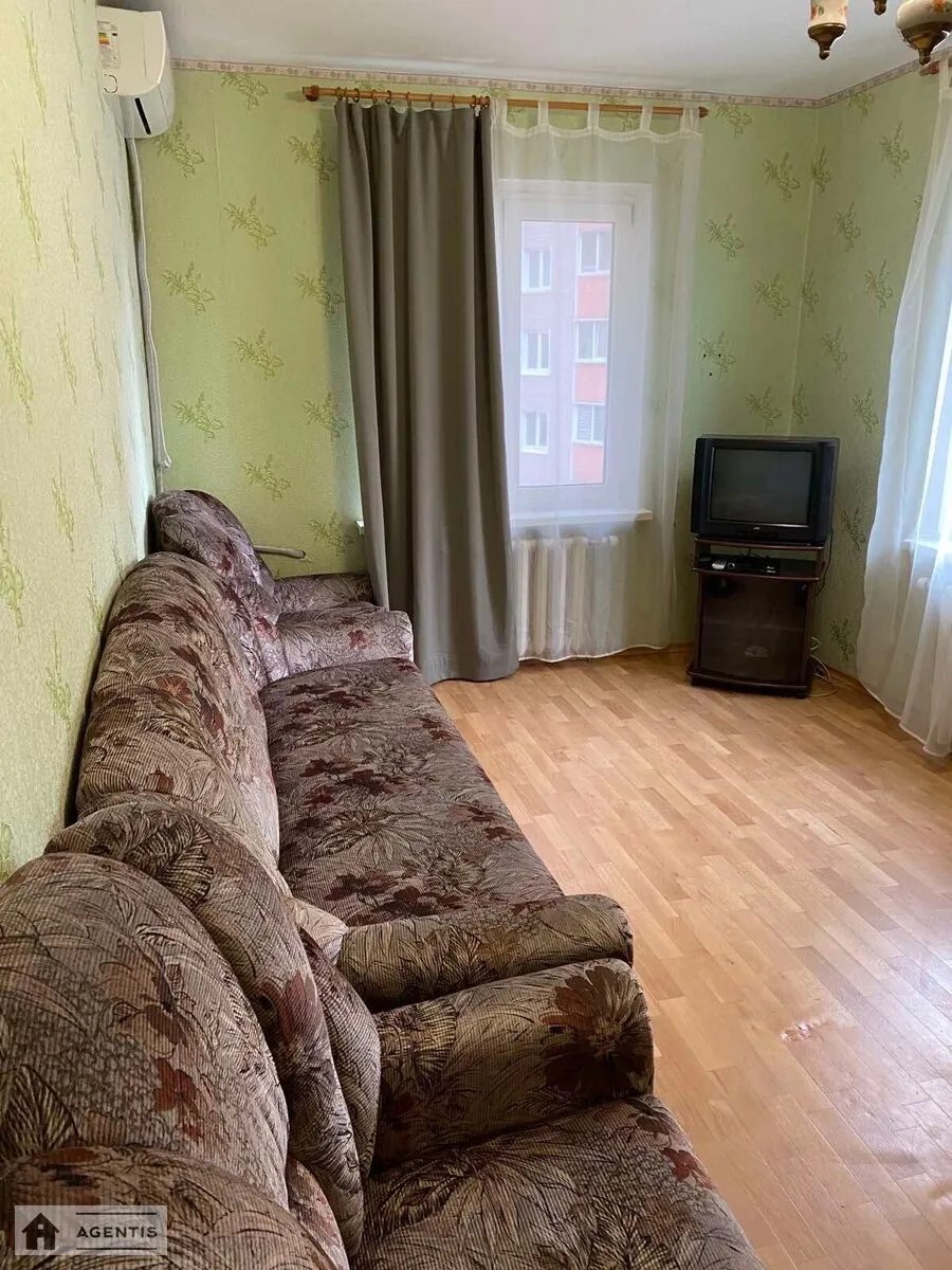 Сдам квартиру 2 комнаты, 63 m², 14 эт./22 этажа. 34, Урловская 34, Киев. 