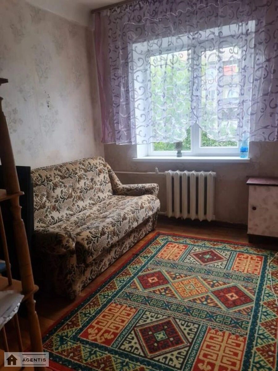 Apartment for rent 2 rooms, 38 m², 3rd fl./5 floors. Darnytskyy rayon, Kyiv. 