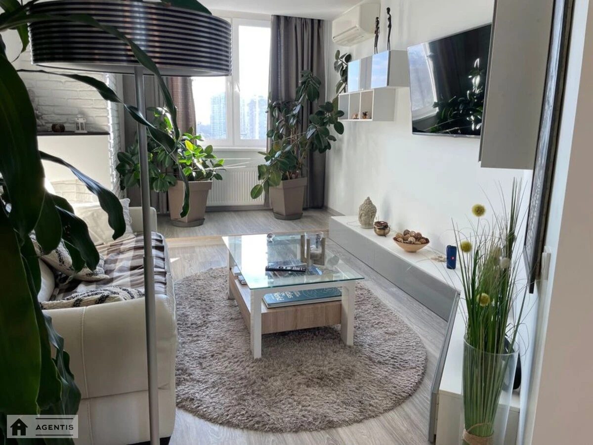 Сдам квартиру 2 комнаты, 60 m², 22 эт./25 этажей. Рижская, Киев. 