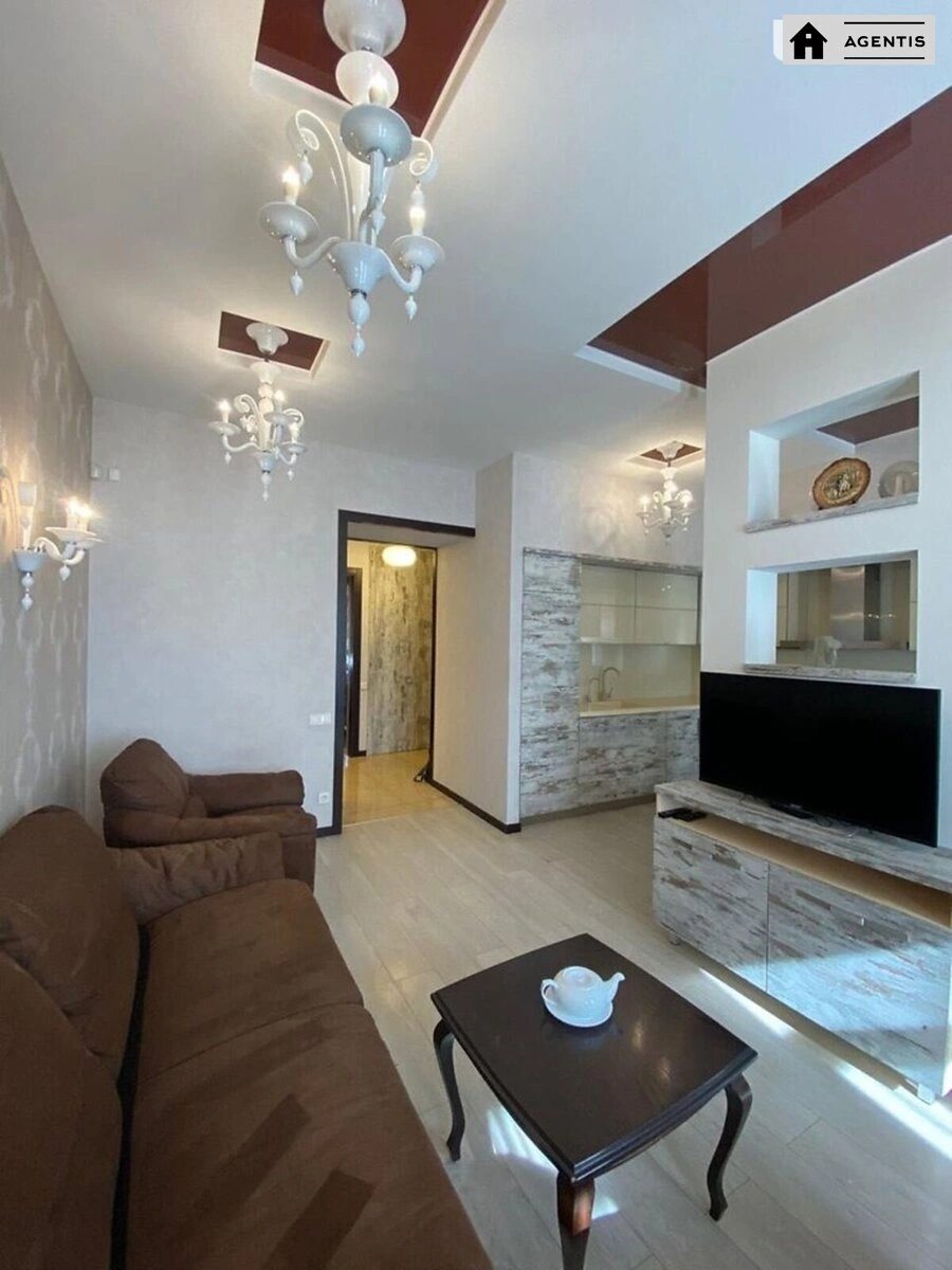 Apartment for rent 3 rooms, 63 m², 4th fl./10 floors. 18, Serzha Lyfarya vul. Oleksandra Saburova, Kyiv. 