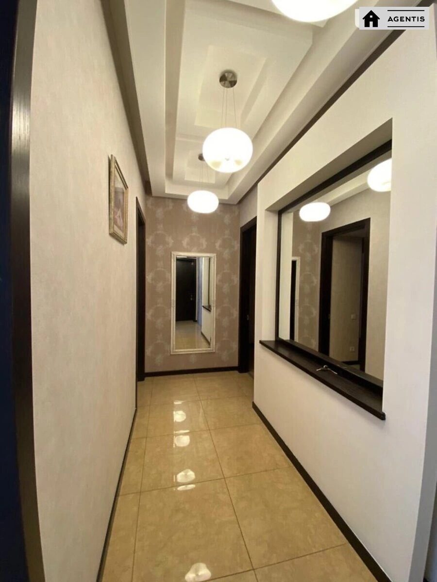 Apartment for rent 3 rooms, 63 m², 4th fl./10 floors. 18, Serzha Lyfarya vul. Oleksandra Saburova, Kyiv. 